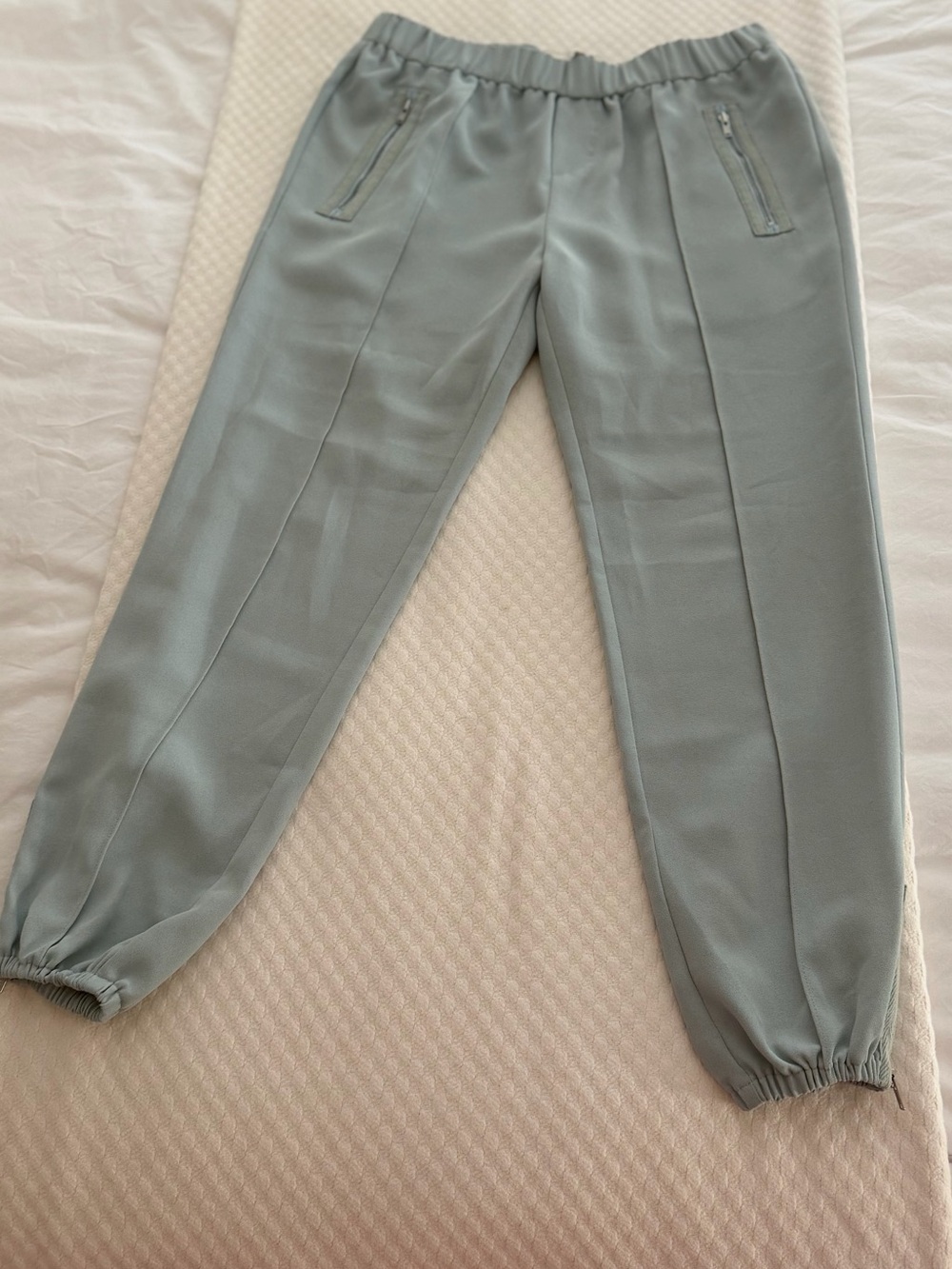 Joie Cropped Elastic Cuff Pants in Soft Sage